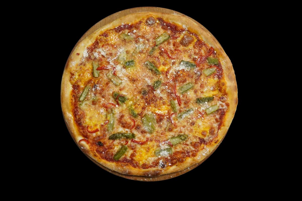 Asparagos Cheddar pizza