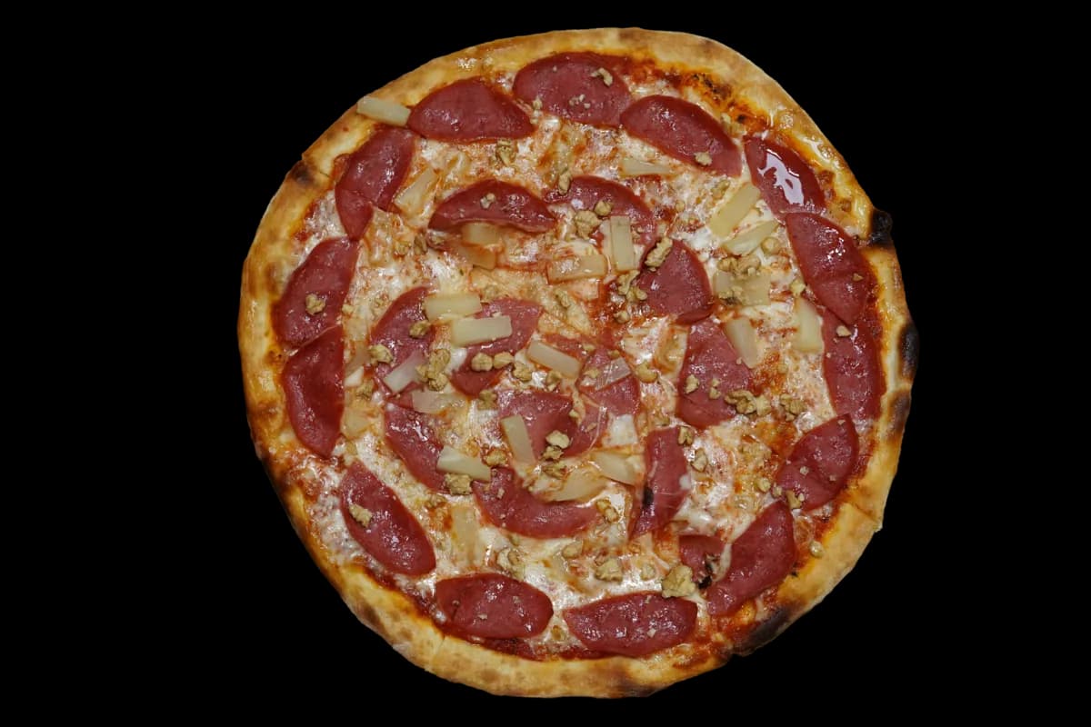 Salame Hawaii pizza